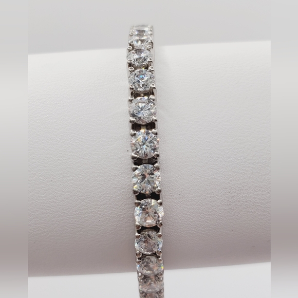 925 Sterling Silver Round 7.5 Carat Simulated Diamond Tennis Bracelet - Picture 2 of 6